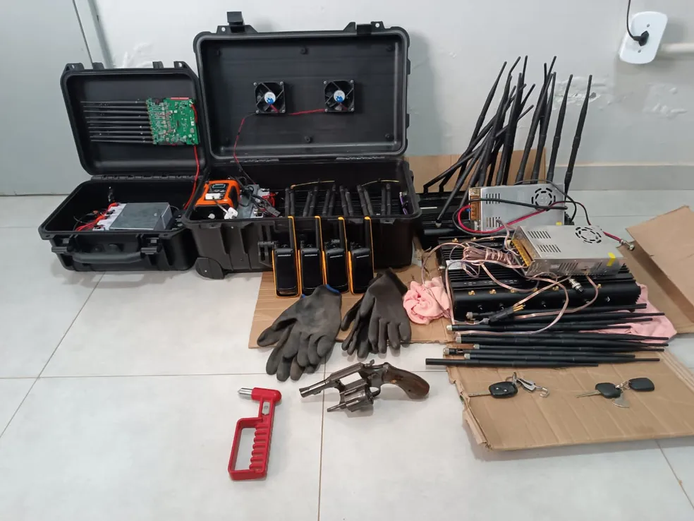 Polícia prende homens suspeitos de organizar quadrilha para roubo de carretas na Bahia