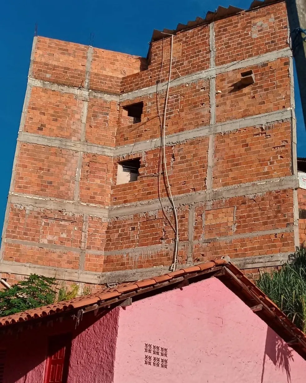 Construção irregular que ameaça terreiro mais antigo do Brasil segue em obra mesmo após interdições