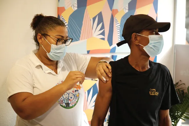 Covid-19: confira esquema de vacinação na terça-feira em Salvador