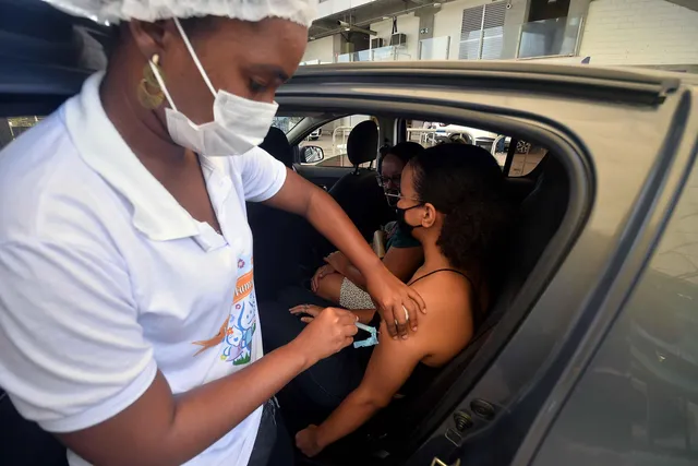 Salvador terá Dia D de vacinação no sábado com mais de 80 pontos para aplicação de doses contra gripe e Covid-19; confira