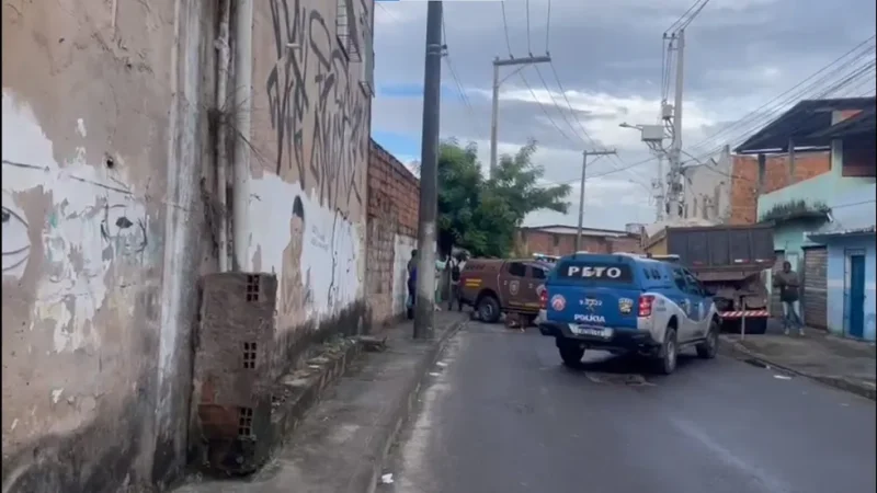 Homem faz 2 adultos e 3 crianças reféns em Salvador