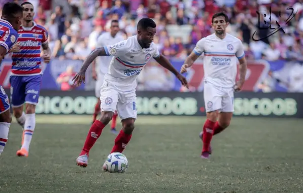 Após críticas, Cicinho ganha vida nova no Bahia e pode emendar mais jogos como titular
