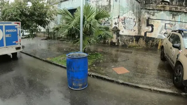 Corpo de homem é encontrado dentro de tonel na região de Águas de Meninos, em Salvador