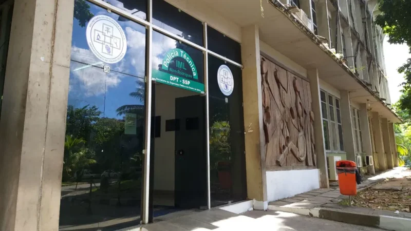 Corpo de mulher é abandonado em rua de Salvador; vítima foi morta a tiros
