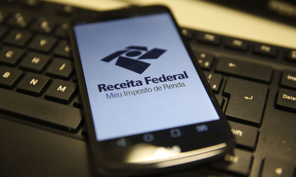 Investigado por tráfico é morto em confronto com PMs na Bahia; homem exibia armas nas redes sociais