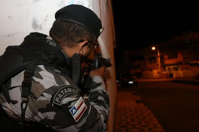 Sete suspeitos de integrar facção criminosa morrem após confronto com a polícia na Região Metropolitana de Salvador