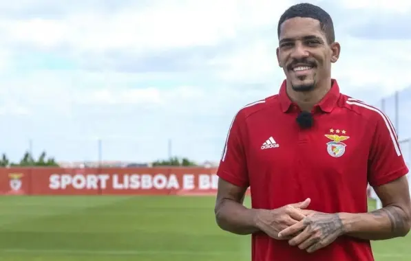 Gilberto chega a Salvador para assinar e ser anunciado oficialmente pelo Bahia