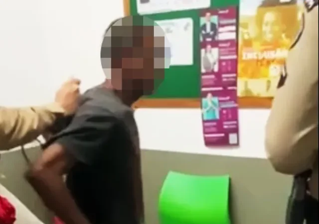 Homem é preso em flagrante por suspeita de observar mulher em banheiro de shopping na Bahia