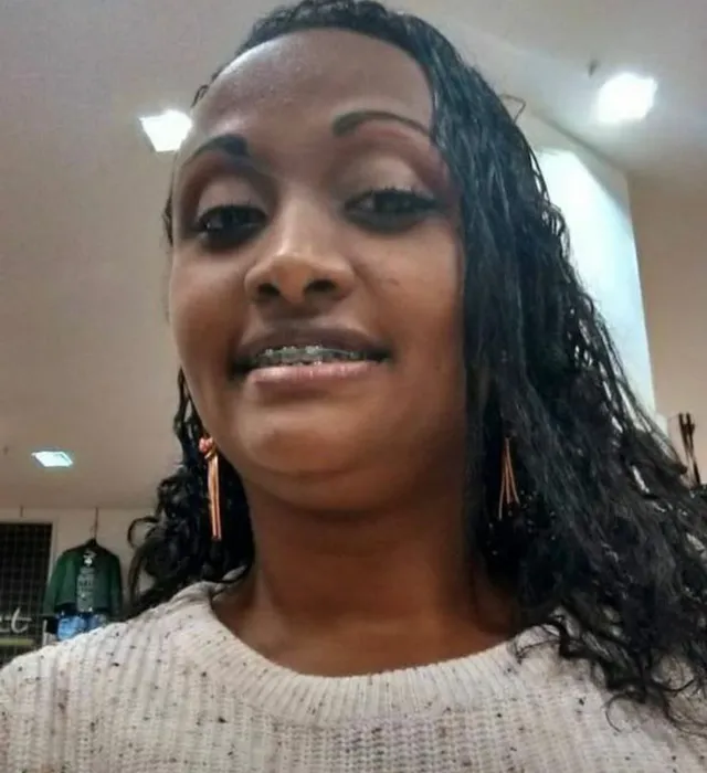 Mulher é encontrada morta na Região Metropolitana de Salvador; familiares dizem que ela foi vítima de feminicídio