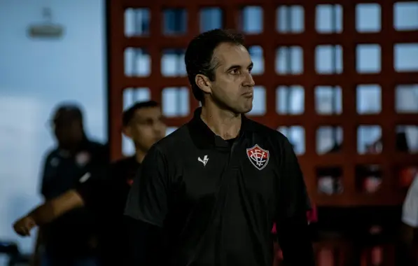 Léo Condé explica “correção de rota” do Vitória no intervalo para bater o ABCa