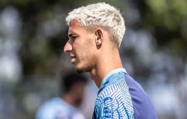 Sem espaço, Arthur Sales acerta saída do Bahia