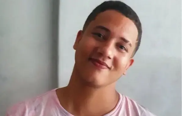 Corpo de jovem que morreu na Europa é enterrado na Bahia