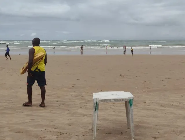 Jovem desaparece ao tomar banho de mar na praia de Piatã, em Salvador