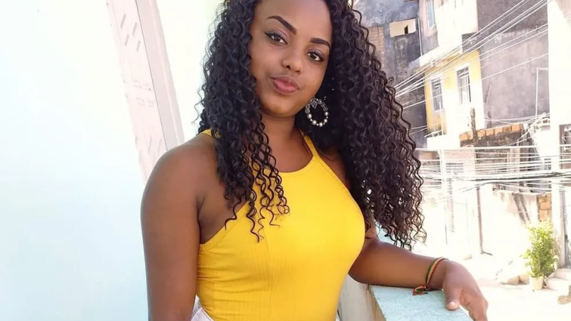 Irmã de jovem morta a facadas na BA diz que cunhado roubou celular da vítima antes de fugir; suspeito confessou crime, mas não foi preso