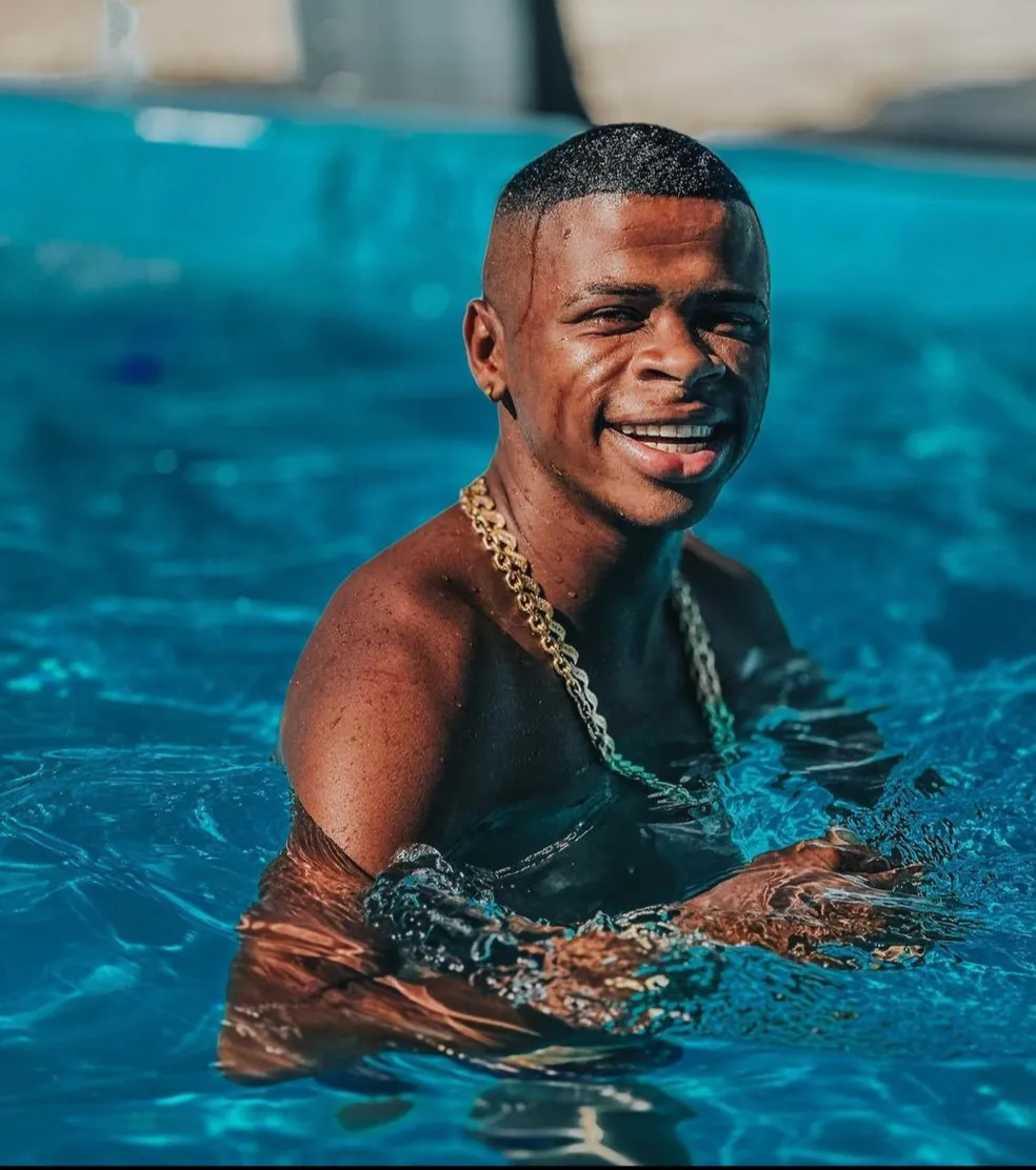 Famosos lamentam morte de Rodrigo Amendoim, influenciador encontrado dentro de apartamento na Bahia
