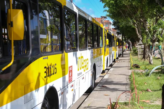 Passagem de ônibus em Salvador tem reajuste e será de R$ 5,20, anuncia prefeito