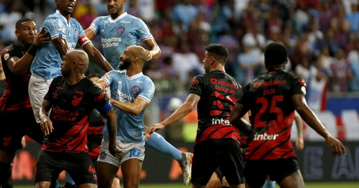 “Raudinei às avessas”: gols sofridos no fim dentro da Fonte destroçam o Bahia no Brasileirão