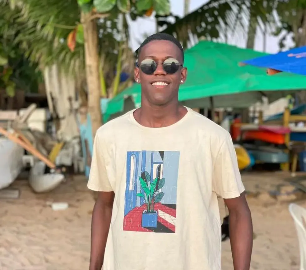 Jovem de 18 anos é morto a tiros em Salvador; vítima estava em carro com amigos