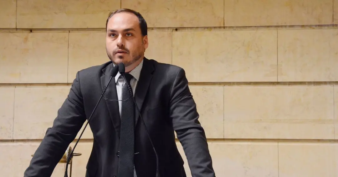 PF cumpre mandados de busca e apreensão contra Carlos Bolsonaro em operação sobre “Abin paralela”