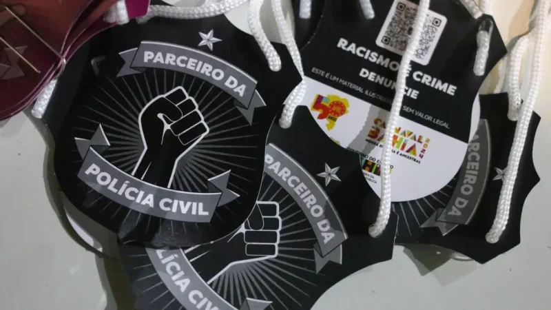 Mulher chama foliã de “macaca” e é presa em flagrante por injúria racial em circuito do carnaval de Salvador