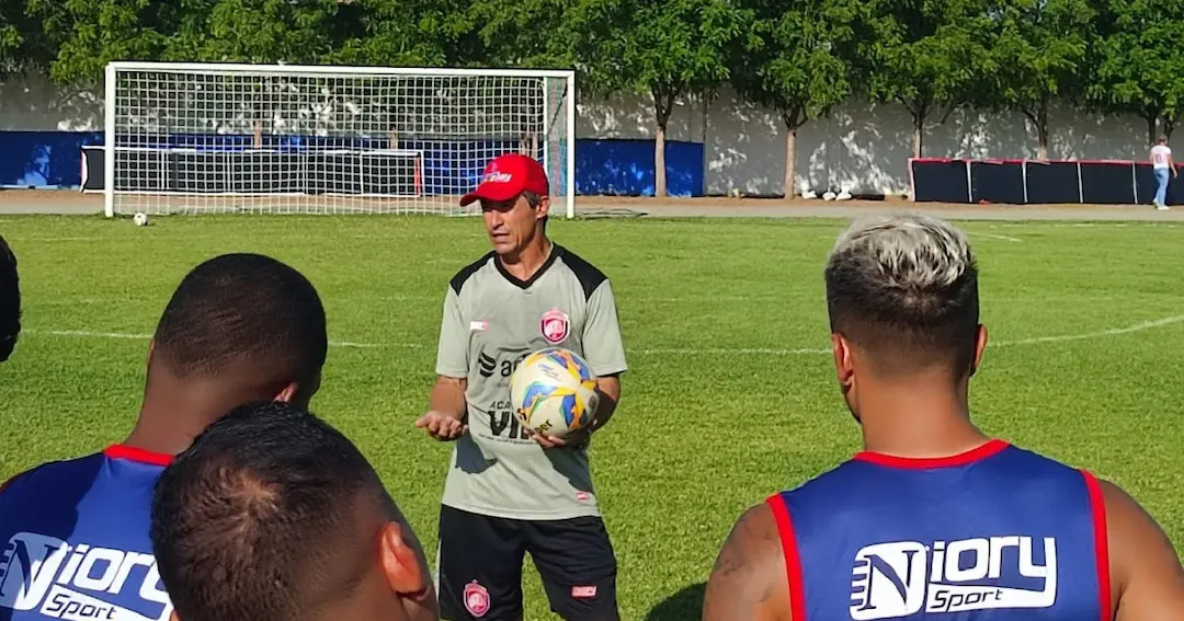 Conheça a história de Betinho, técnico do Barcelona de Ilhéus, time sensação do Baianão 2024