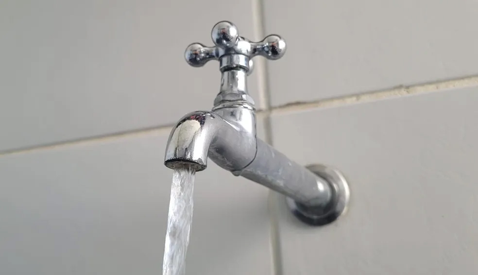 Fornecimento de água é retomado em regiões de Salvador após ser interrompido por causa de obra do BRT