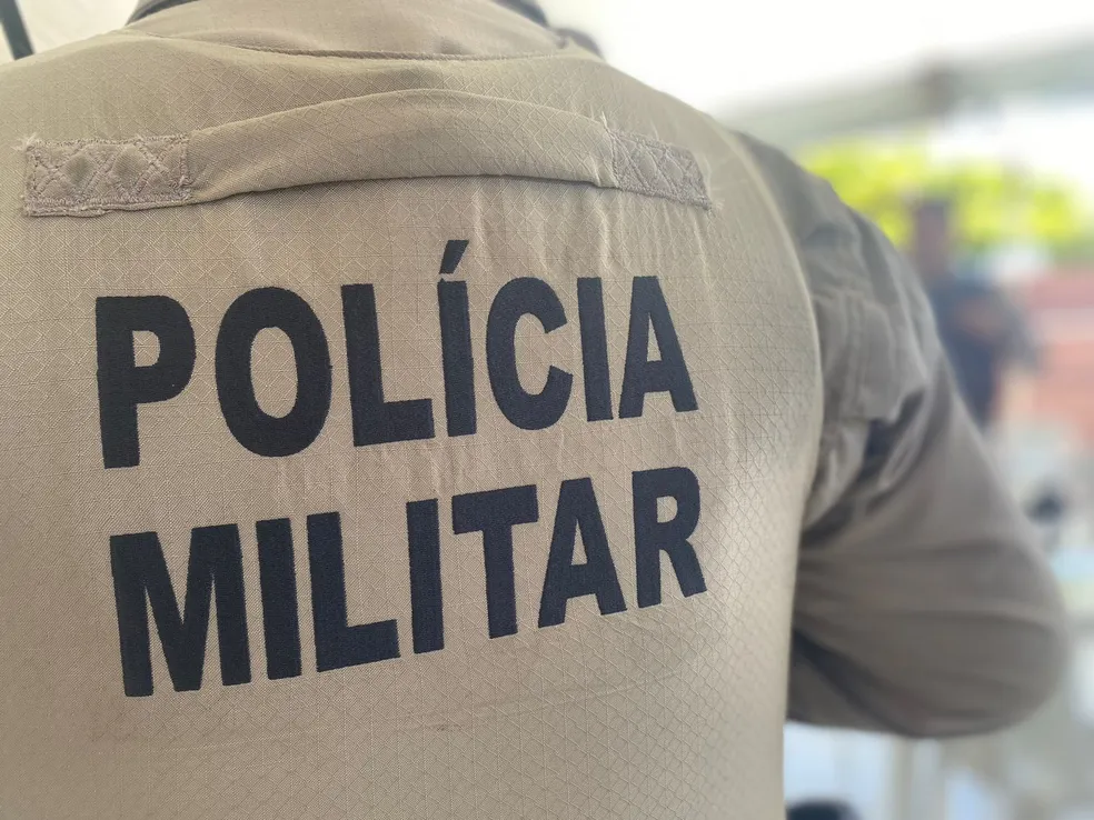 Suspeito morre após roubar arma de PM, tentar fugir e trocar tiros com a polícia na Bahia