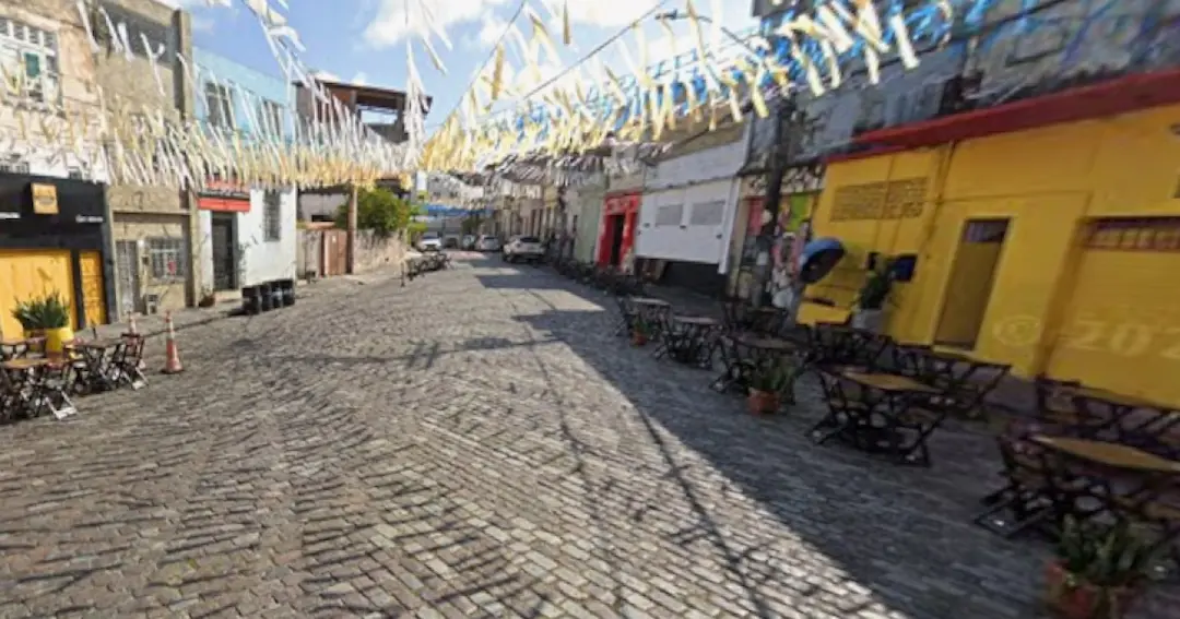 MP-BA quer que prefeitura retire mesas e cadeiras colocadas na rua por bares em bairros boêmios de Salvador