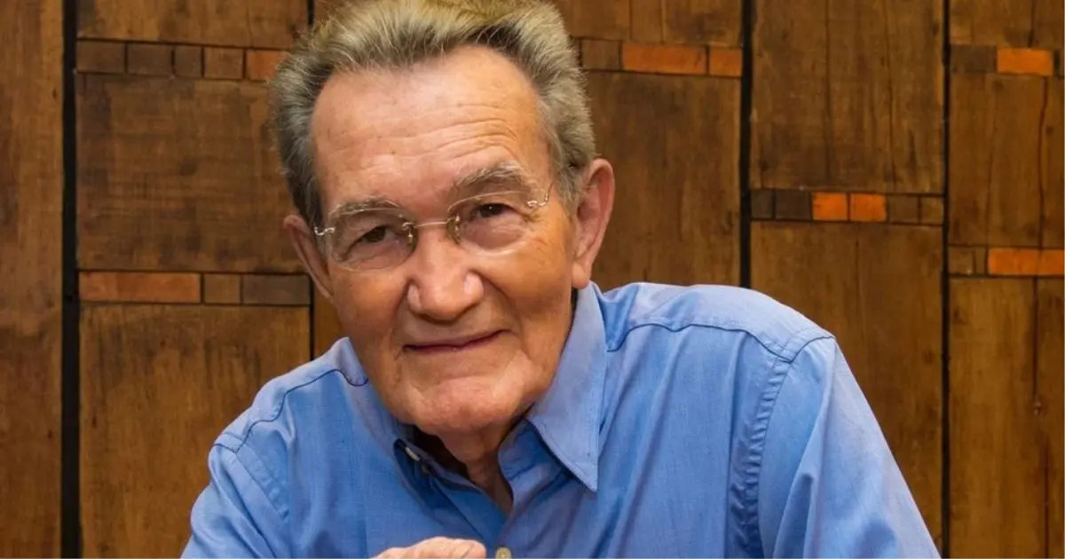 Apresentador Leo Batista é internado em estado grave no Rio aos 92 anos