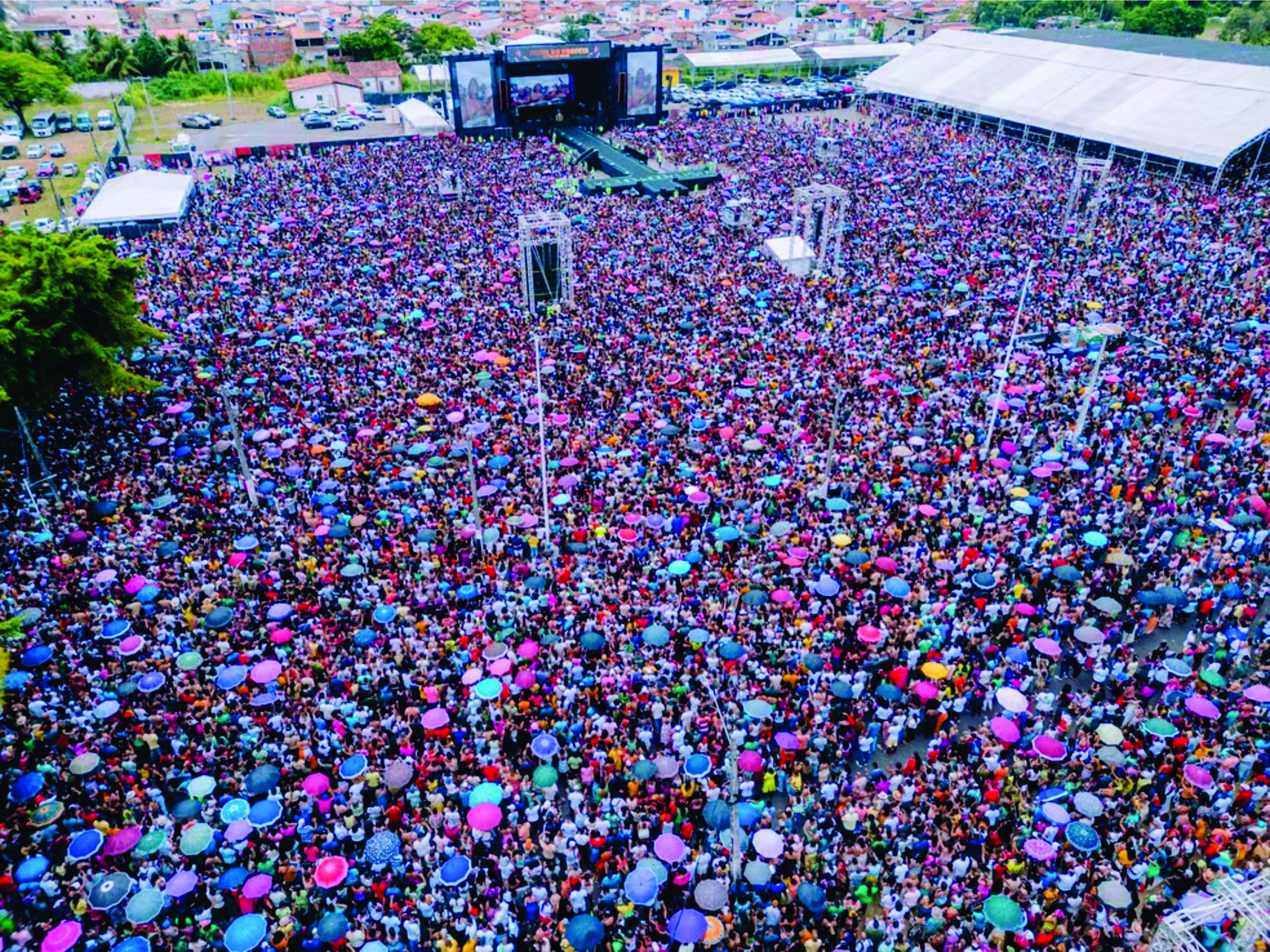 Portão de passarela que dá acesso à estação do metrô de Salvador é fechado após evento religioso que reuniu cerca de 120 mil pessoas