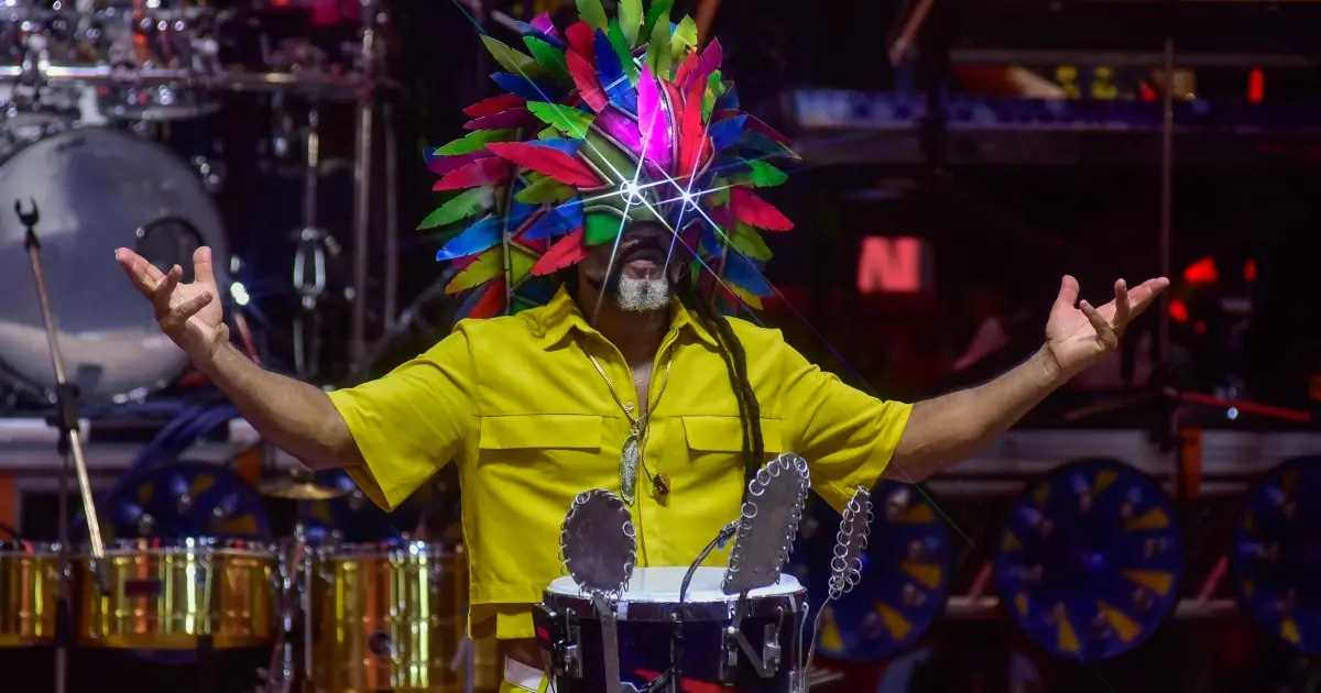 Carlinhos Brown reúne Tribalistas e Caetano Veloso em última noite do Axé 40 Brown no Candyall Guetto Square