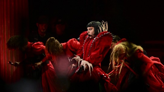Lady Gaga se emociona em ‘opera gótica’ bem executada, mas não faz concessões aos ‘little monsters’
