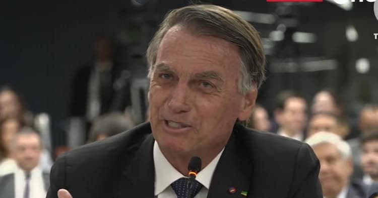 VÍDEO: Em tom de brincadeira, Bolsonaro convida Moraes para ser seu vice em 2026