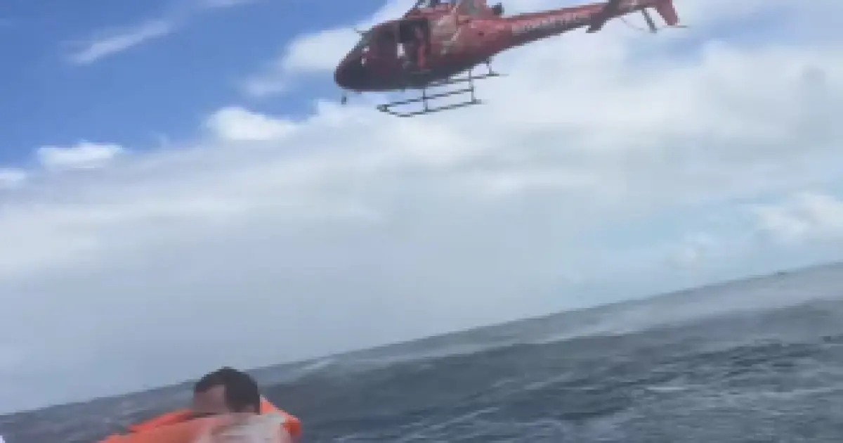 VÍDEO: Mulher que ficou à deriva em catamarã na Baía de Todos-os-Santos registra momento do resgate
