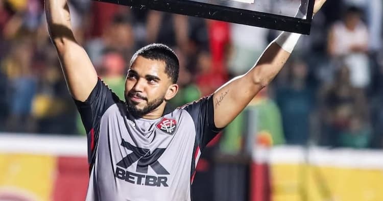 Arcanjo abre o jogo sobre propostas para deixar o Vitória: “Prefiro nem saber”