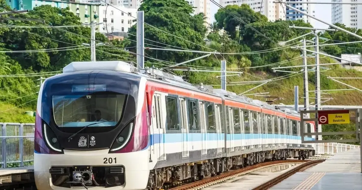 Após falha, metrô de Salvador retoma operação de forma parcial em única via na linha 1