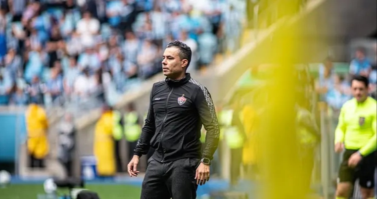 Em estreia com derrota, Jair Ventura reforça melhora em todos os setores do Vitória: “Ficamos chateados mas tiramos coisas boas”