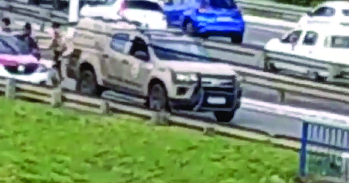 Perseguição policial termina com três pessoas baleadas na Av. Bonocô, em Salvador