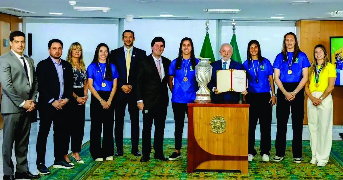 Lula homenageia Seleção Feminina campeã da Copa América e anuncia projeto de lei para fortalecer a modalidade