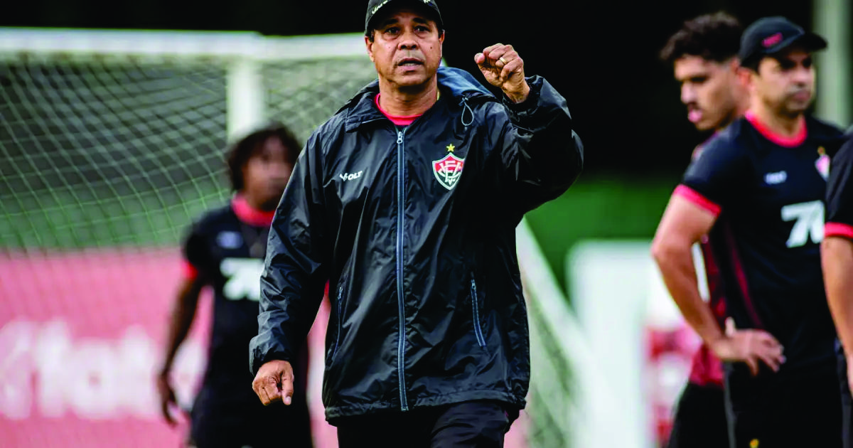 Rodrigo Chagas comanda treino com provável time titular para enfrentar o Fortaleza