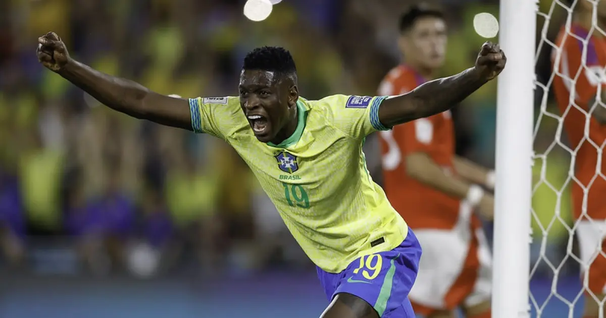Luiz Henrique sai ovacionado do Maracanã e cita origens em atuação pela Seleção Brasileira: “Queria jogar com alegria”