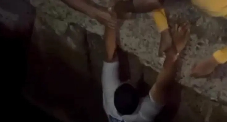 Estudante cai em canal após placa de concreto ceder no bairro do Uruguai, em Salvador