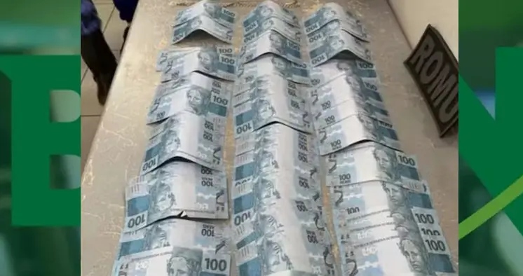 Homens são presos com mais de R$ 4 mil em notas falsas no interior da Bahia
