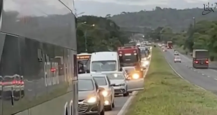 Acidente na BR-324 deixa trânsito lento no sentido Salvador