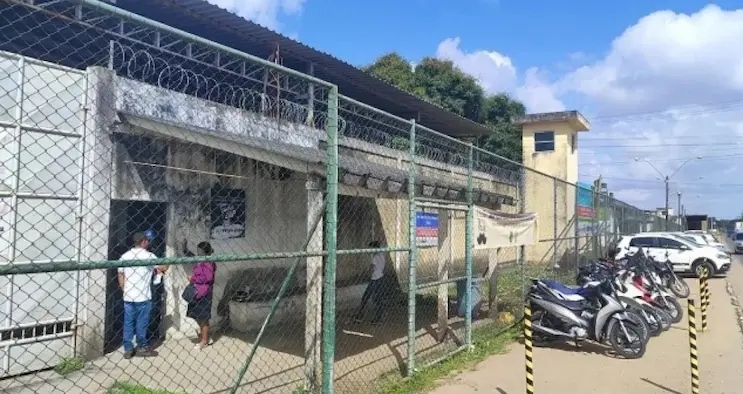 Três detentos fogem do Conjunto Penal de Feira de Santana; fuga é a segunda do ano em unidade se
