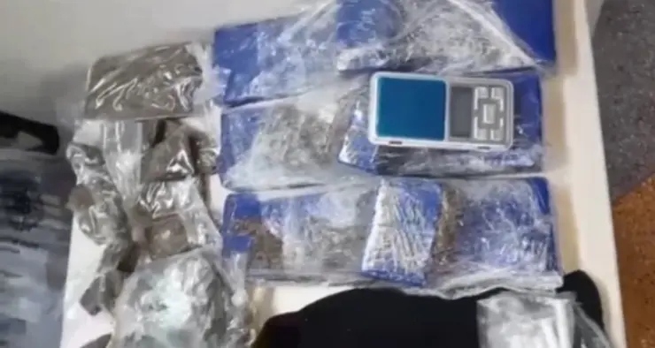 Drogas são apreendidas pela PM no bairro da Fazenda Grande do Retiro, em Salvador