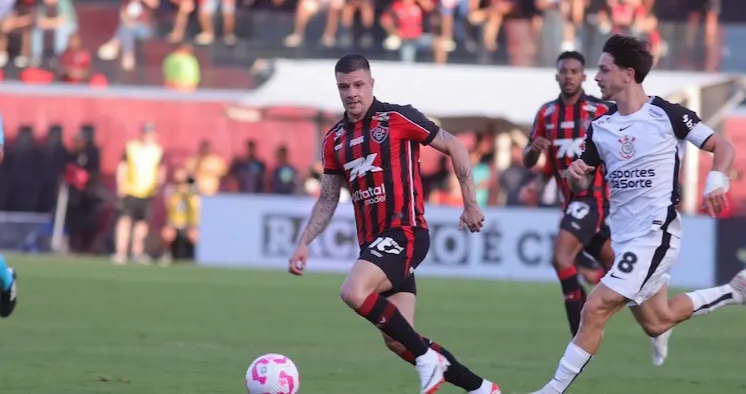 Em jogo truncado, Vitória perde para o Corinthians com um a mais no Barradão