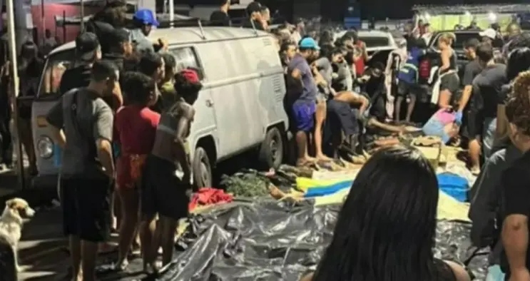 Moradores da Penha levam 62 corpos a praça após operação; vítimas não estão em balanço oficial