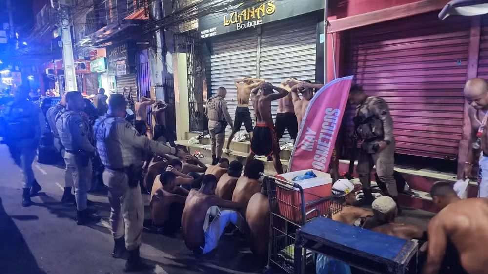 Homem é agredido, adolescentes são apreendidos e integrantes de organizada são detidos com bomba artesanal antes do clássico BA-VI