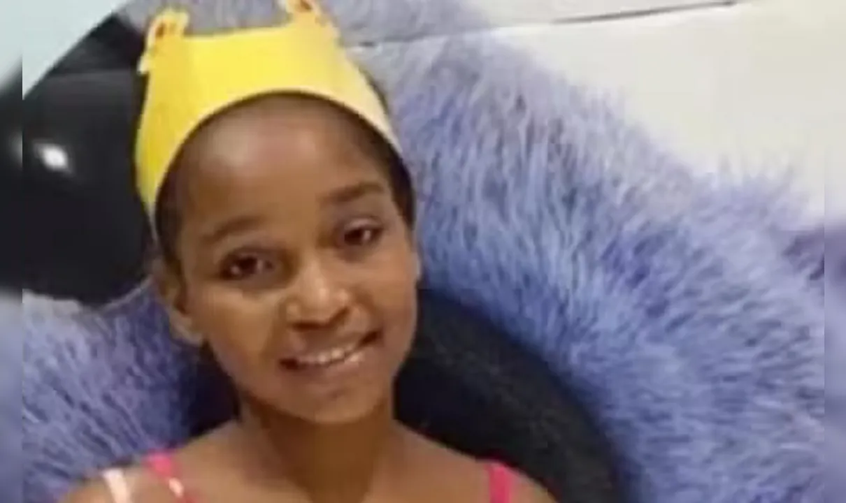 Menina de 12 anos morre e amigo da mesma idade fica ferido após serem baleados enquanto brincavam de bola em Salvador